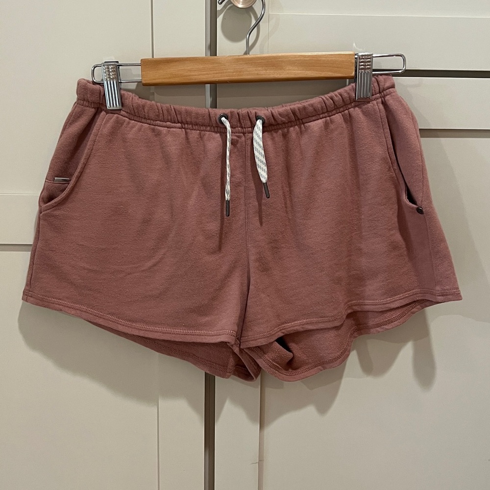 Women’s Vuori Sunnyside shorts size small